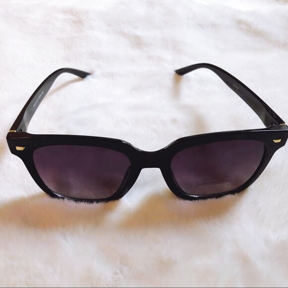 Jacob Black Classic Square Sunglasses - Picture 6 of 10